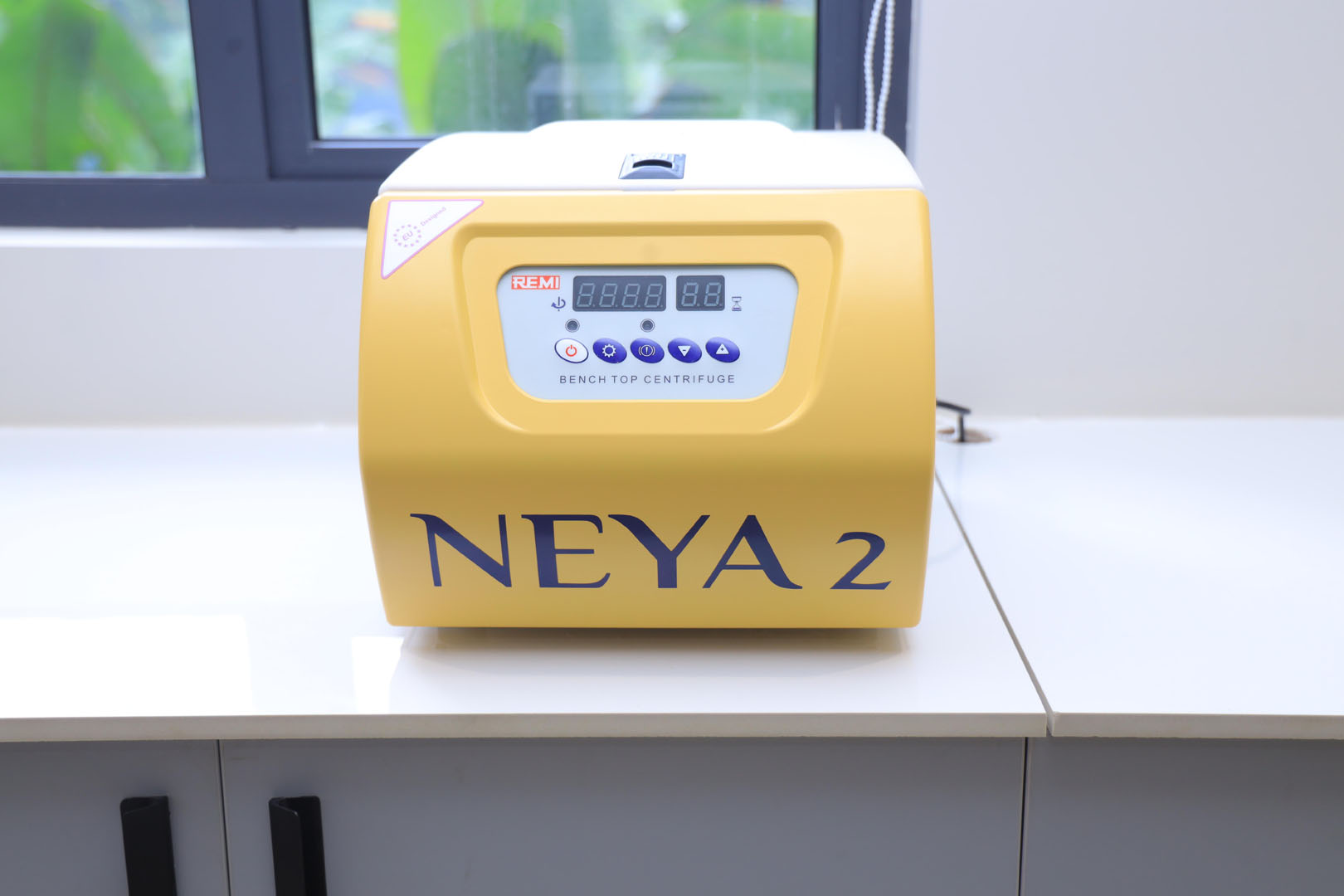 REMI NEYA 2 Benchtop Centrifuge - Devi Prime Care